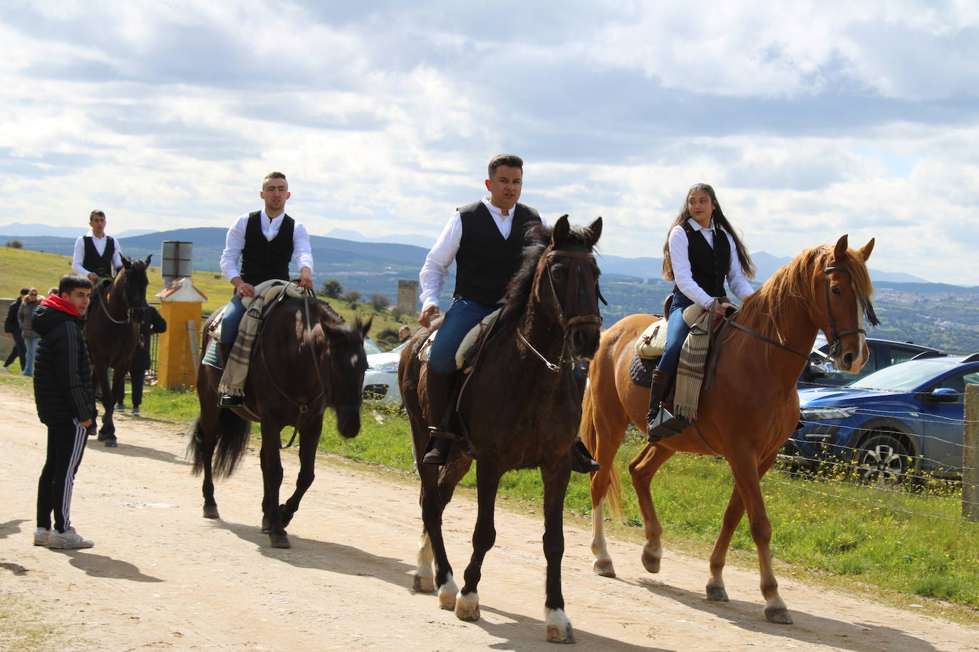 Los quintos de Cespedosa de Tormes celebran la carrera de cintas
