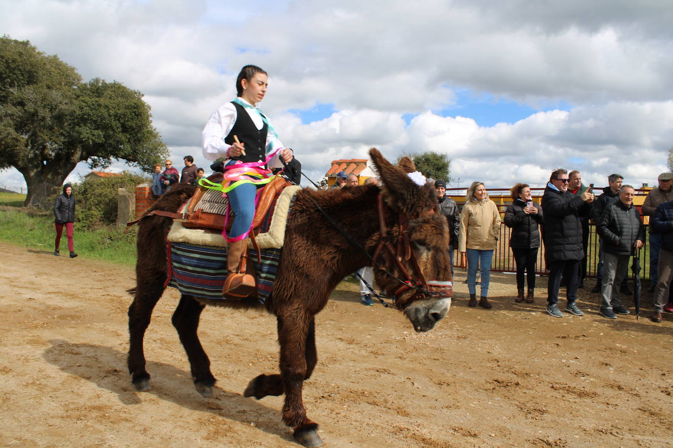 Los quintos de Cespedosa de Tormes celebran la carrera de cintas