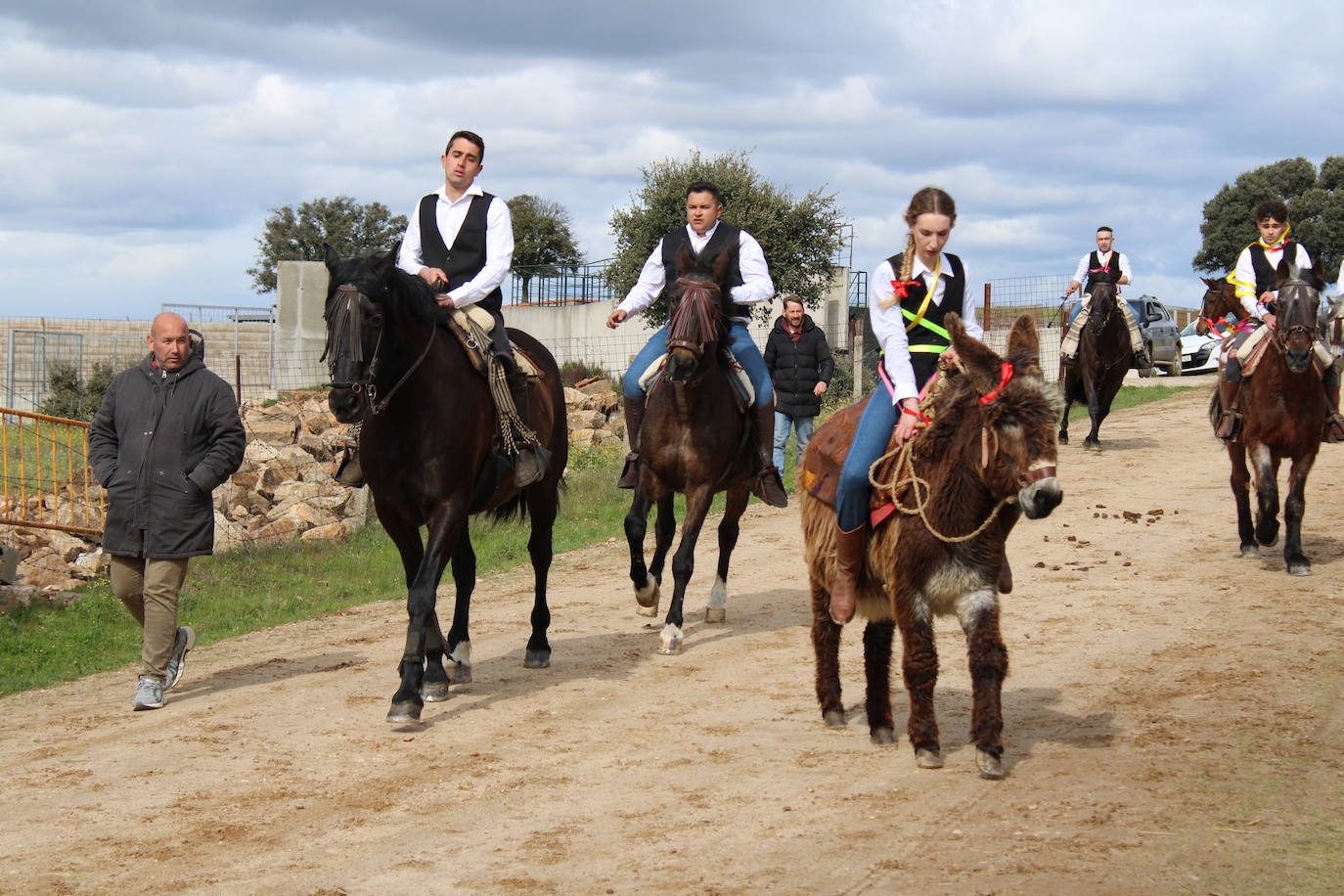 Los quintos de Cespedosa de Tormes celebran la carrera de cintas