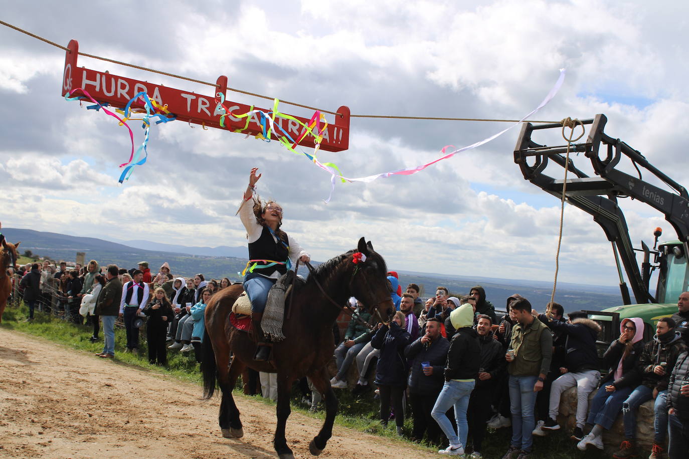 Los quintos de Cespedosa de Tormes celebran la carrera de cintas
