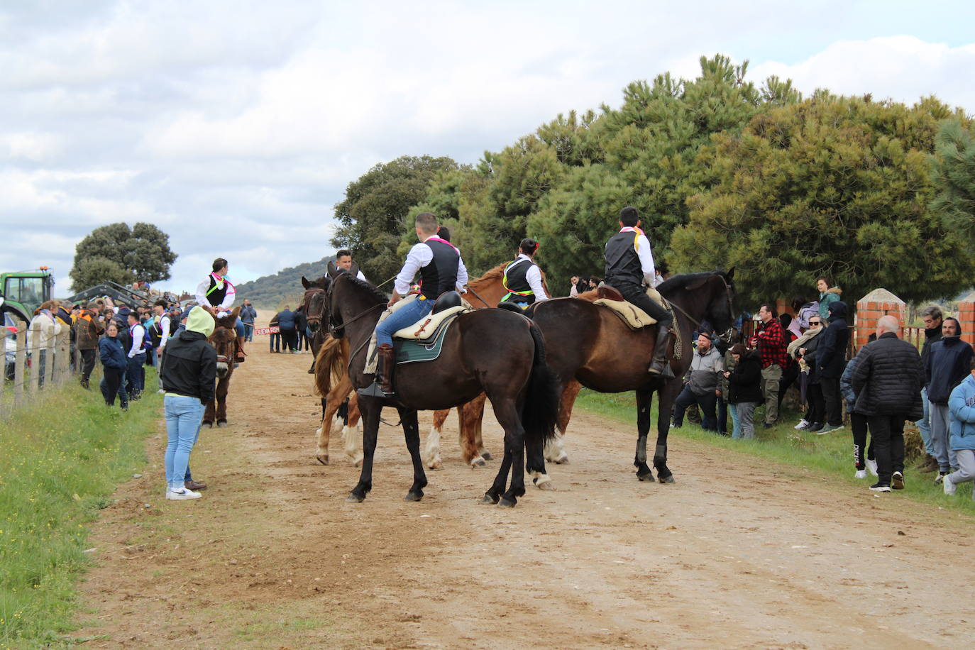 Los quintos de Cespedosa de Tormes celebran la carrera de cintas