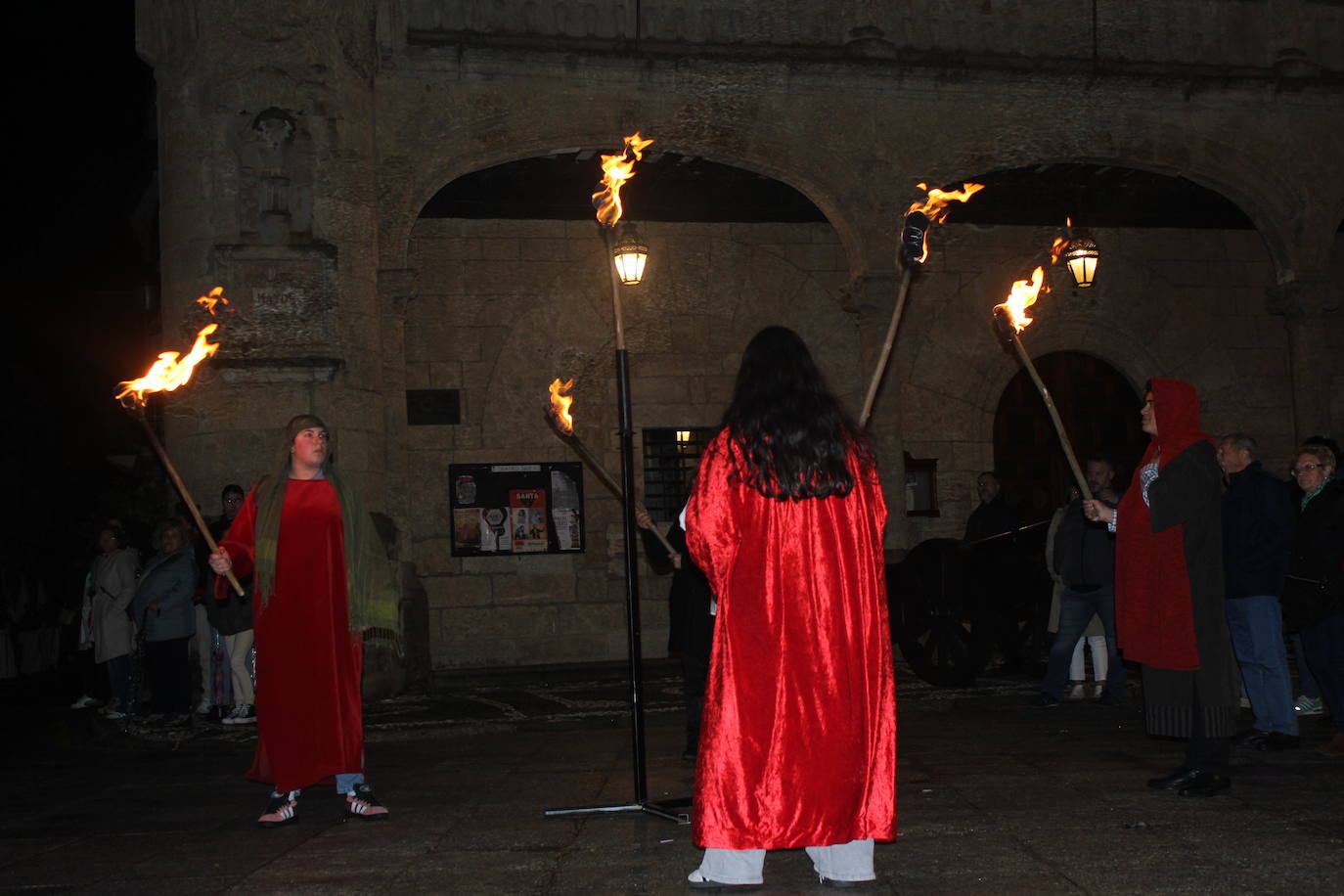 Ciudad Rodrigo saca a procesionar por primera vez su Sábana Santa