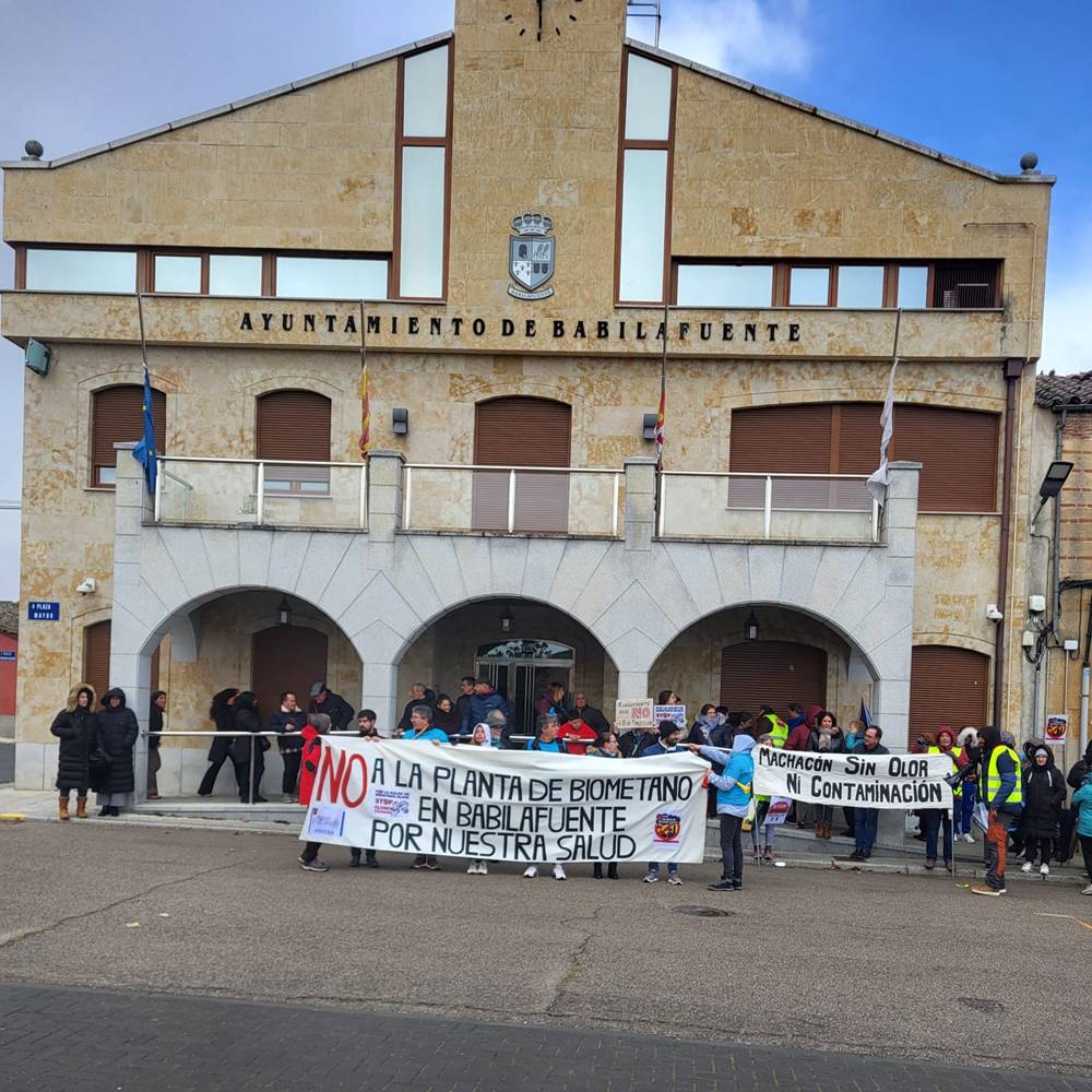 300 personas se manifiestan en Babilafuente con el lema ‘No a la planta de biometano, por nuestra salud’