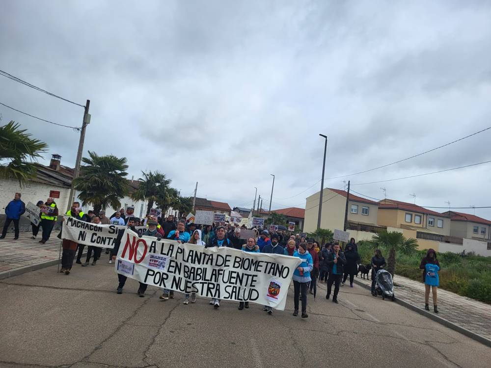 300 personas se manifiestan en Babilafuente con el lema ‘No a la planta de biometano, por nuestra salud’