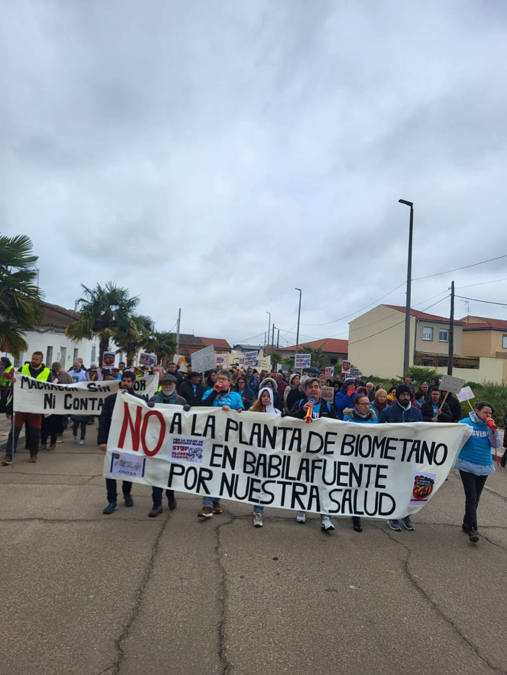 300 personas se manifiestan en Babilafuente con el lema ‘No a la planta de biometano, por nuestra salud’