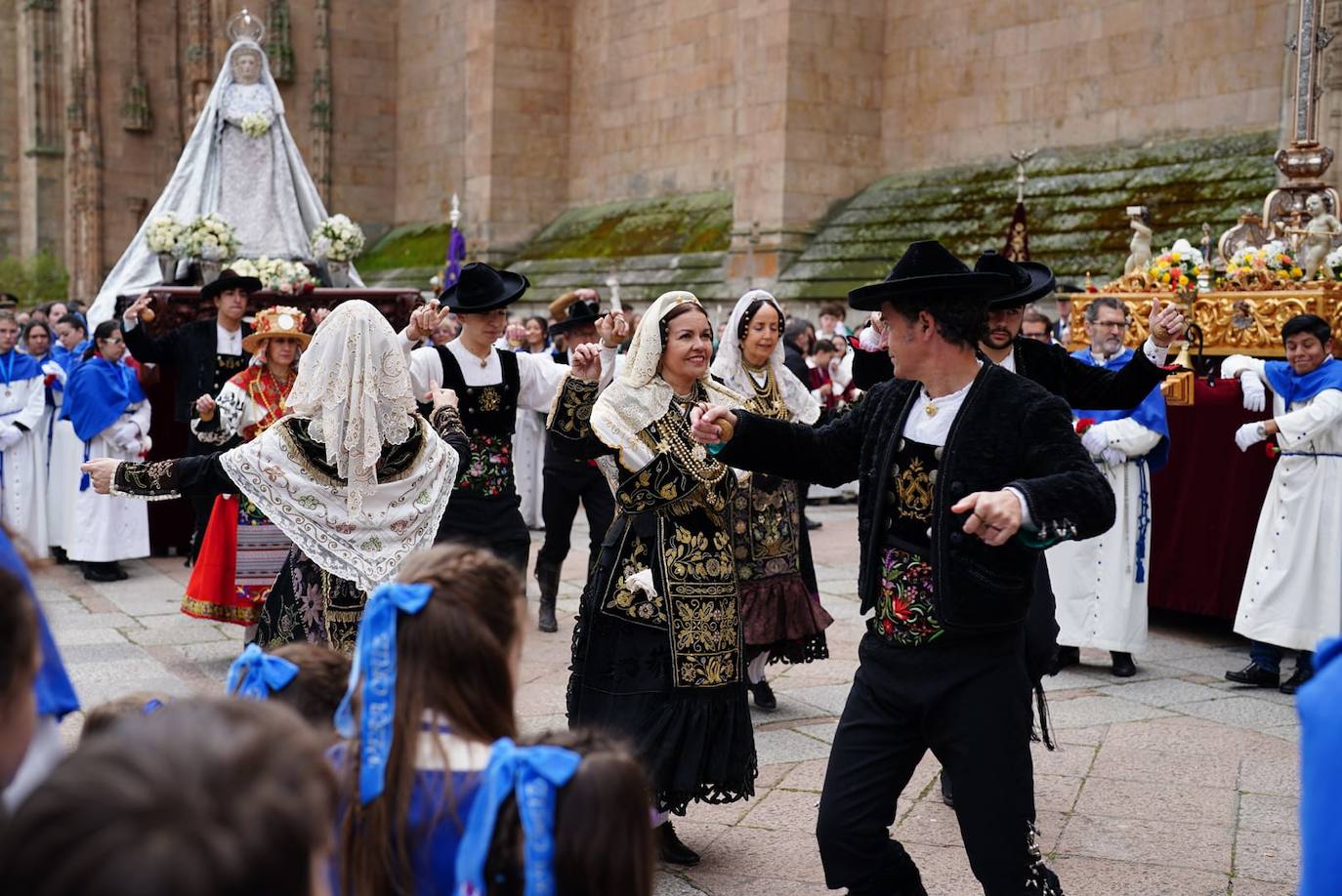 La procesión del Encuentro, en imágenes