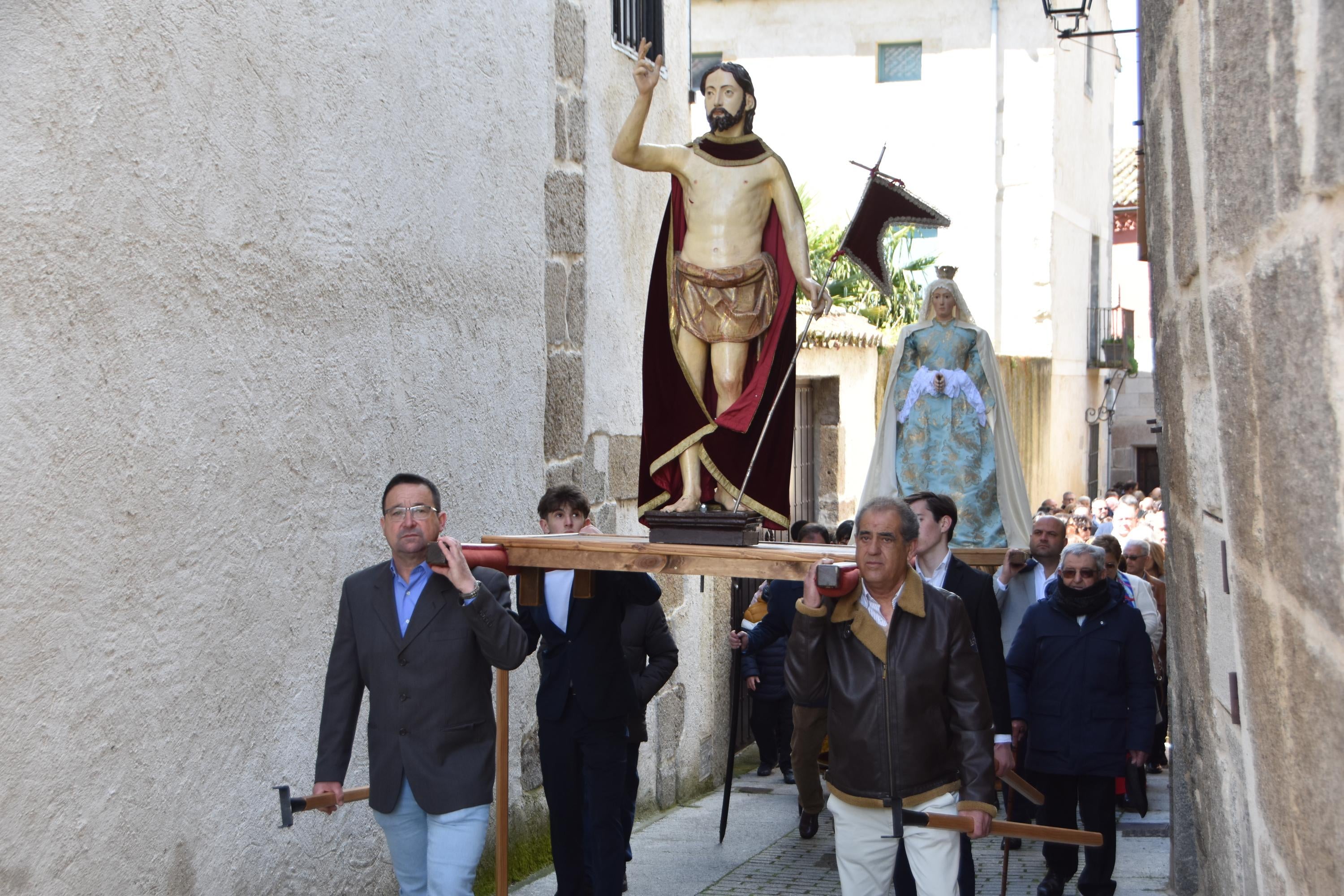 Ledesma vive su Resurrección entre piedra e historia