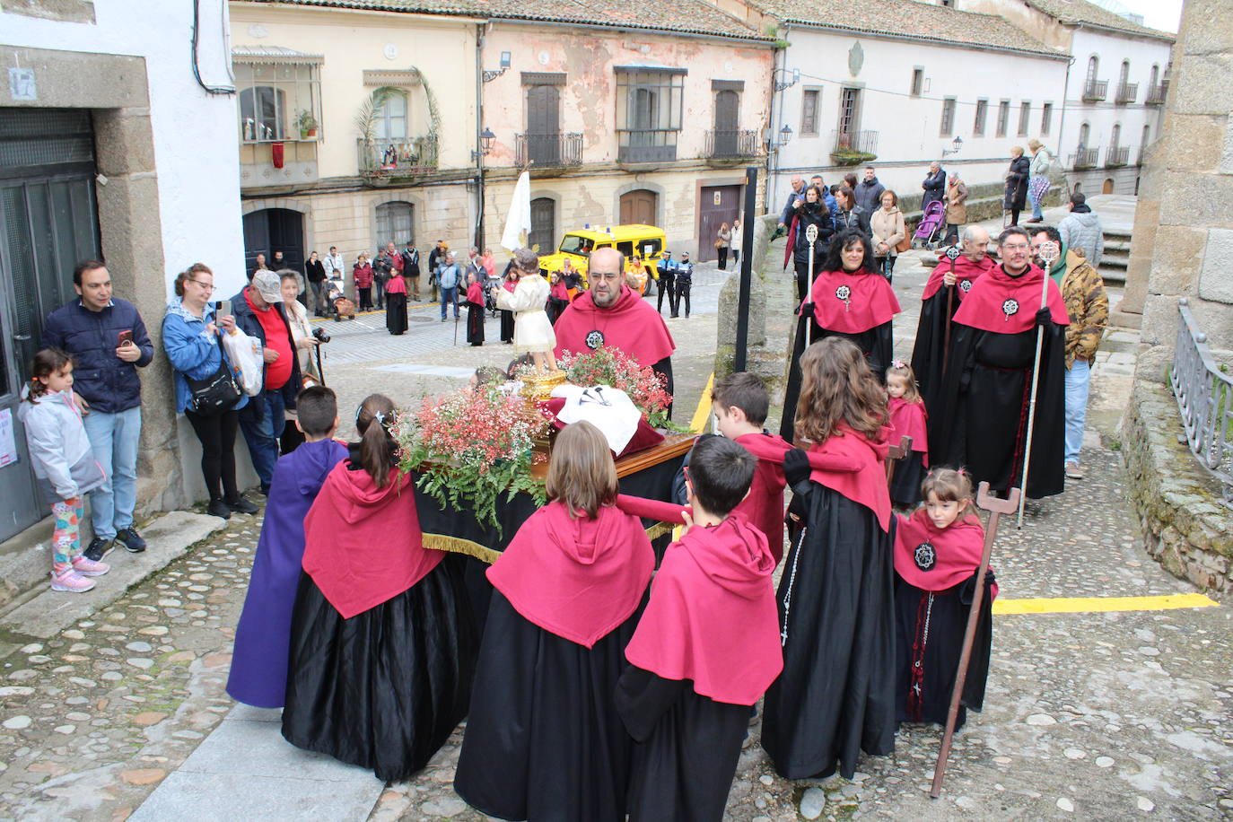 Los niños despiden la Semana Santa bejarana con la procesión de Jesús de Pasión y Gloria