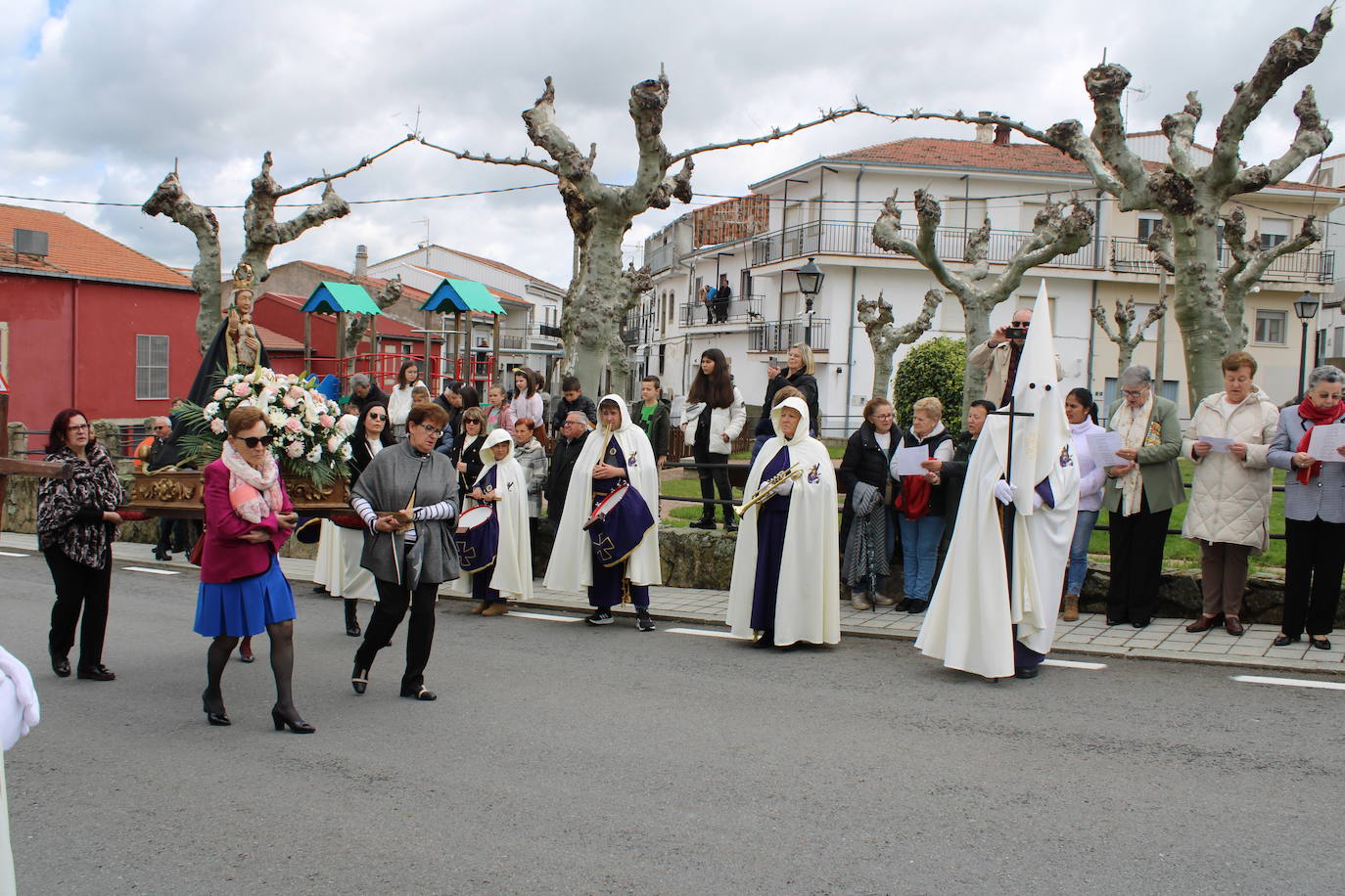 La Virgen de la Yedra celebra el encuentro con su hijo en Ledrada