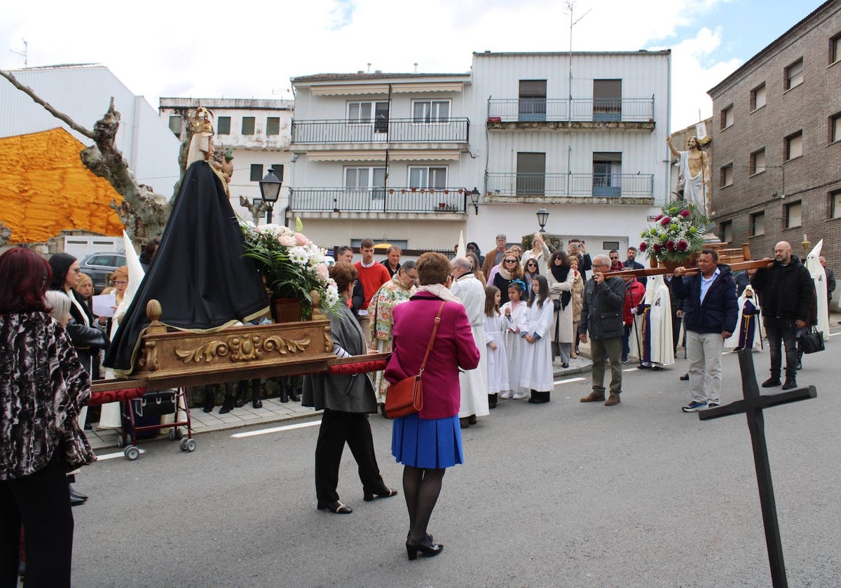 La Virgen de la Yedra celebra el encuentro con su hijo en Ledrada