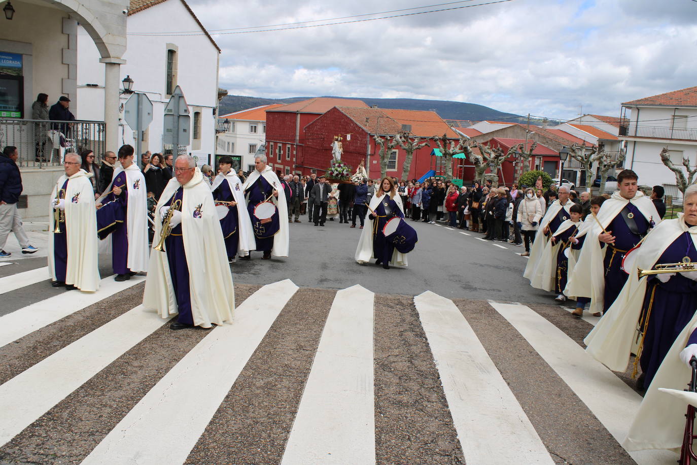 La Virgen de la Yedra celebra el encuentro con su hijo en Ledrada
