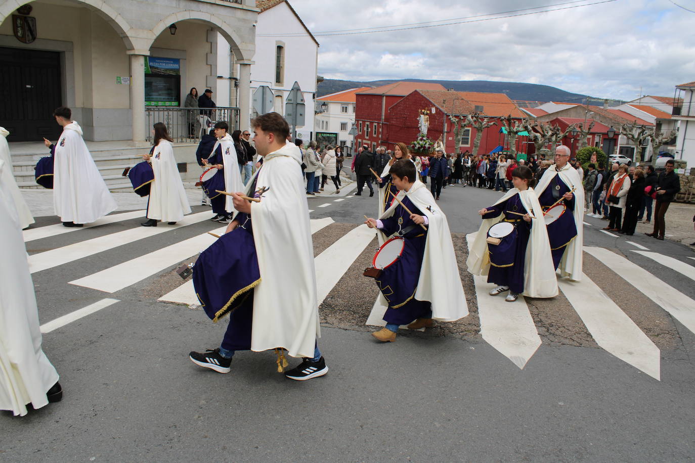 La Virgen de la Yedra celebra el encuentro con su hijo en Ledrada
