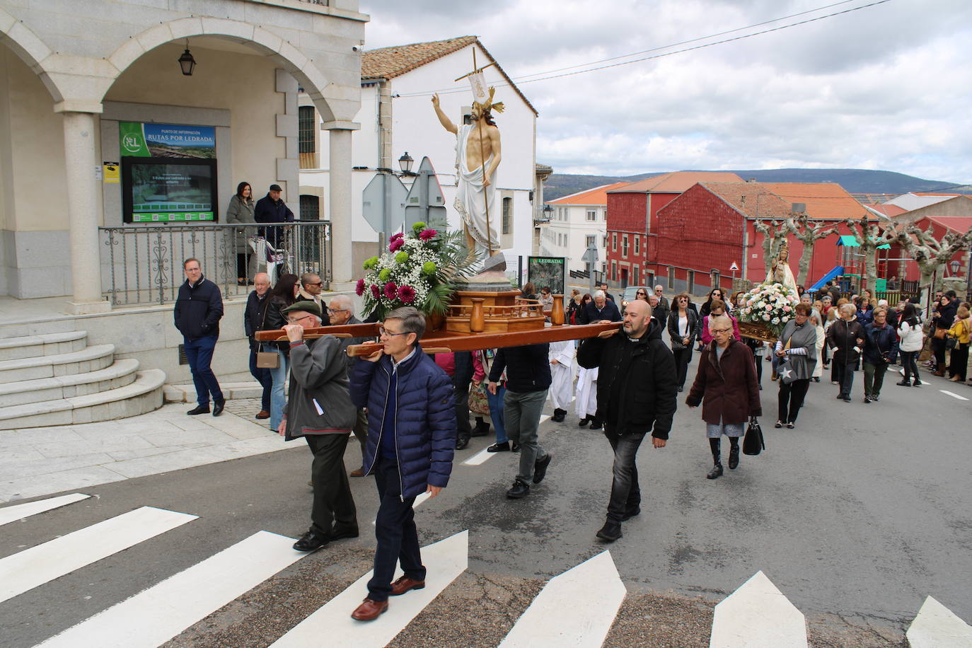 La Virgen de la Yedra celebra el encuentro con su hijo en Ledrada