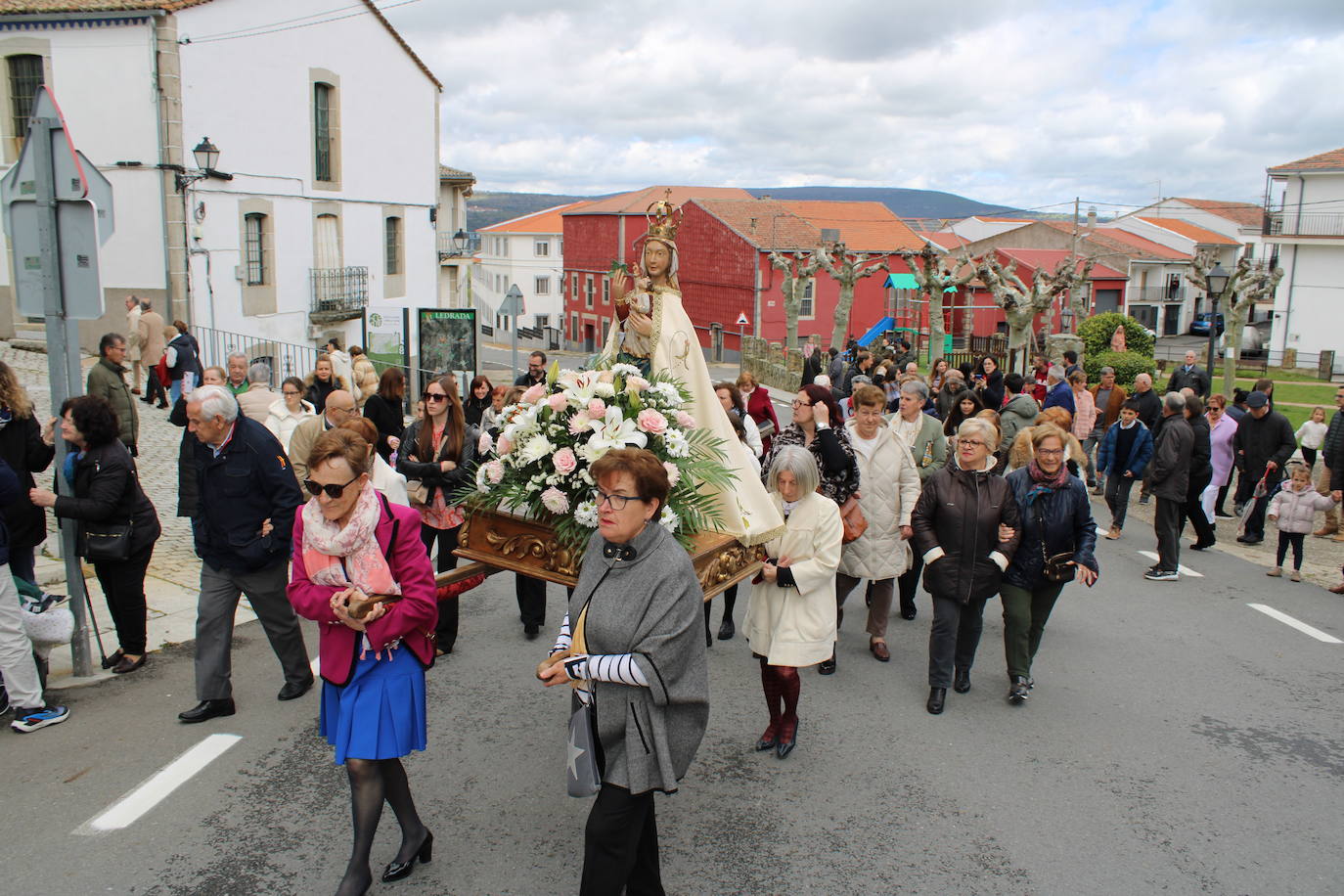 La Virgen de la Yedra celebra el encuentro con su hijo en Ledrada