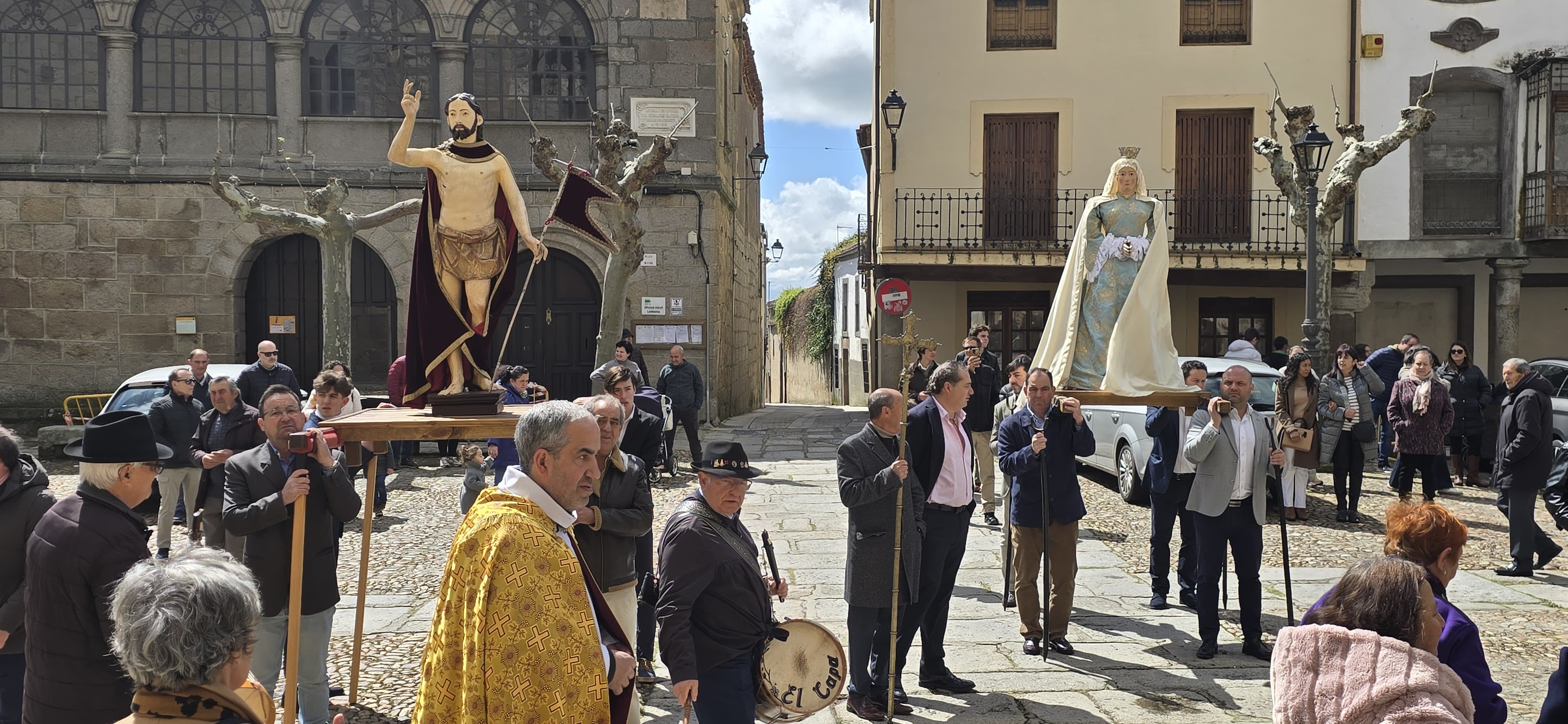 Ledesma vive su Resurrección entre piedra e historia