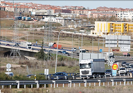 Imagen de una de las retenciones en la glorieta de Buenos Aires, en Salamanca.