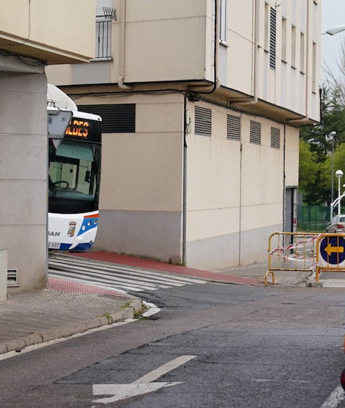 Imagen secundaria 2 - «Las obras son un trastorno para todos y no mejorarán el barrio»