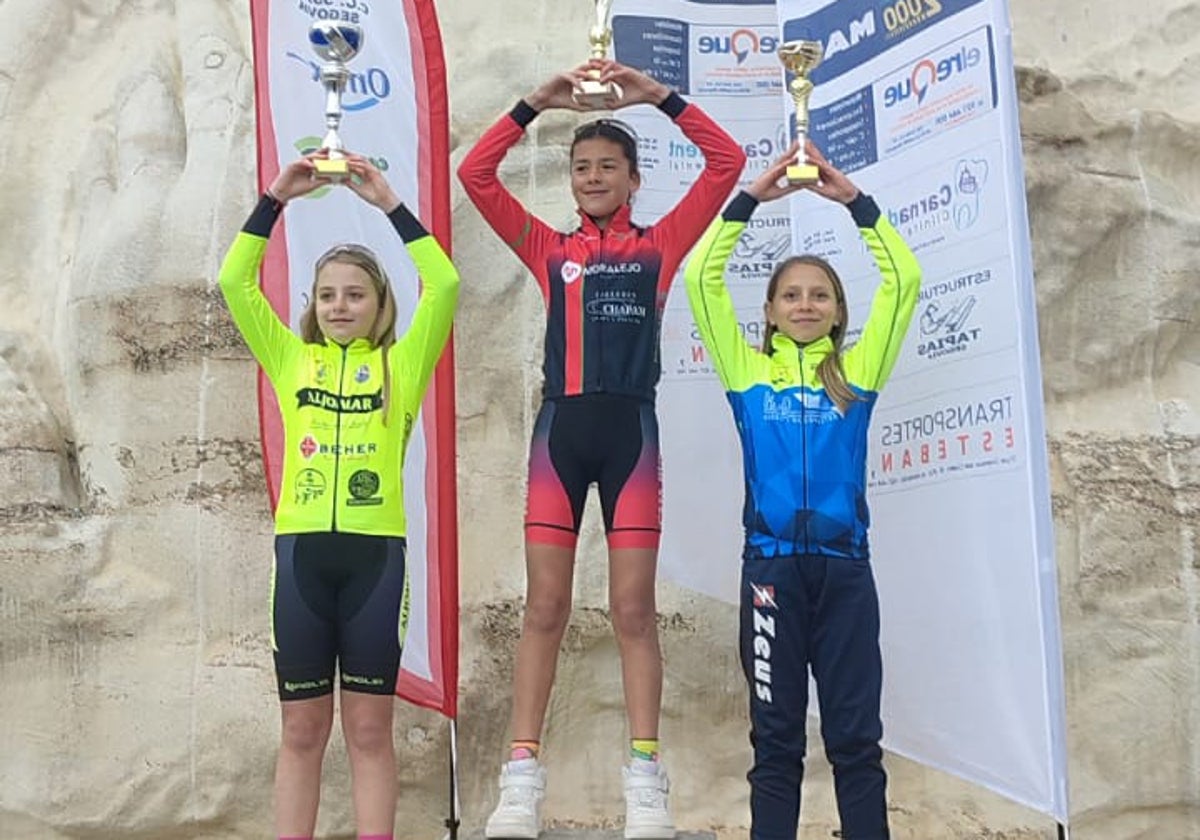 Martina Santos vuelve a subir al podio con la Escuela de Ciclismo Salmantina