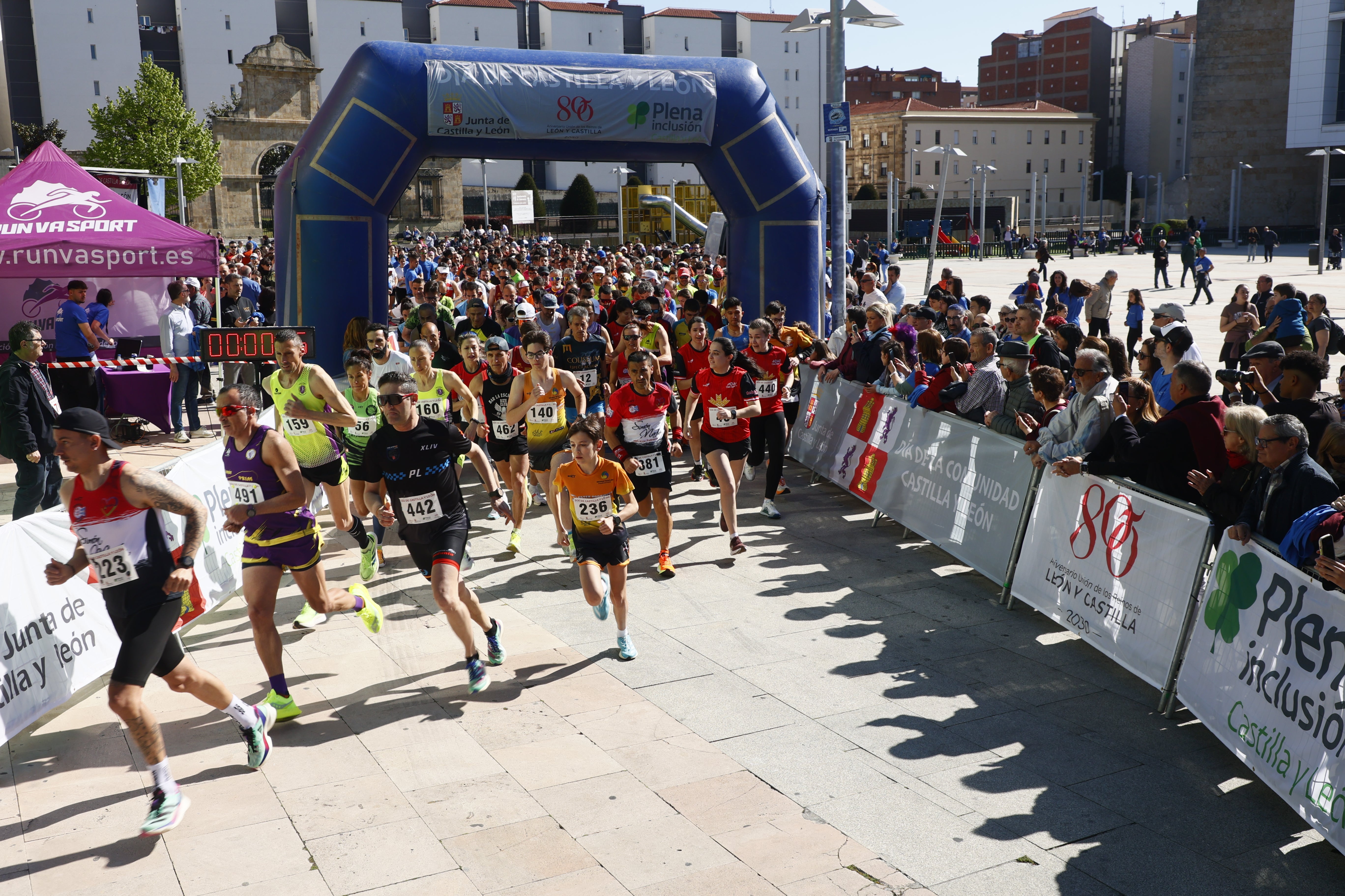 Un millar de participantes en la carrera por el Día de Castilla y León