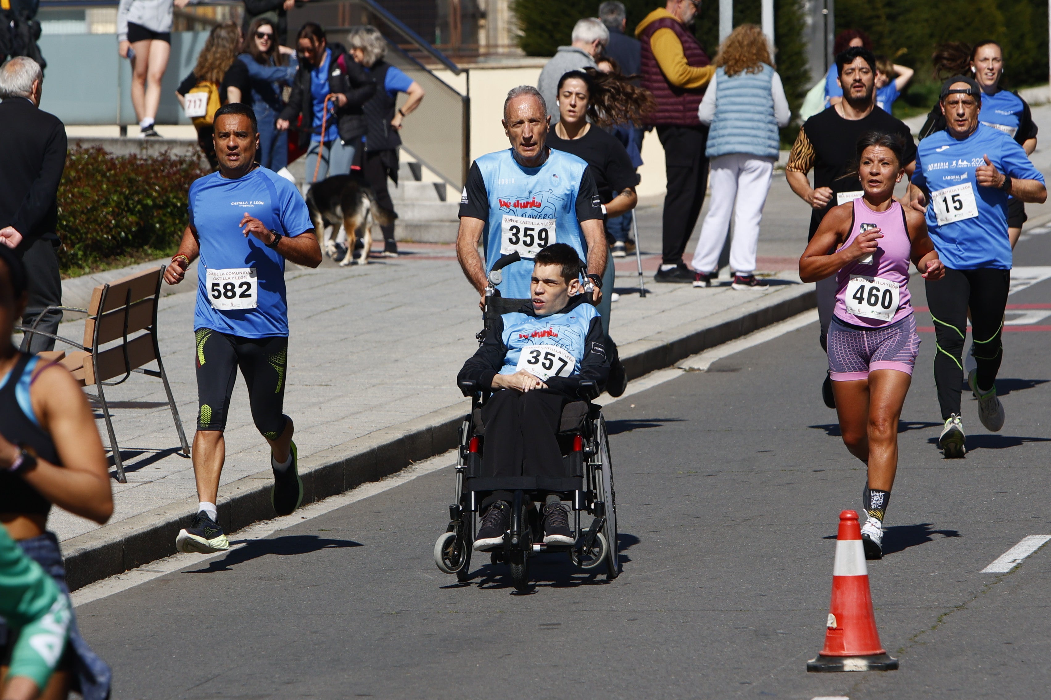 Un millar de participantes en la carrera por el Día de Castilla y León