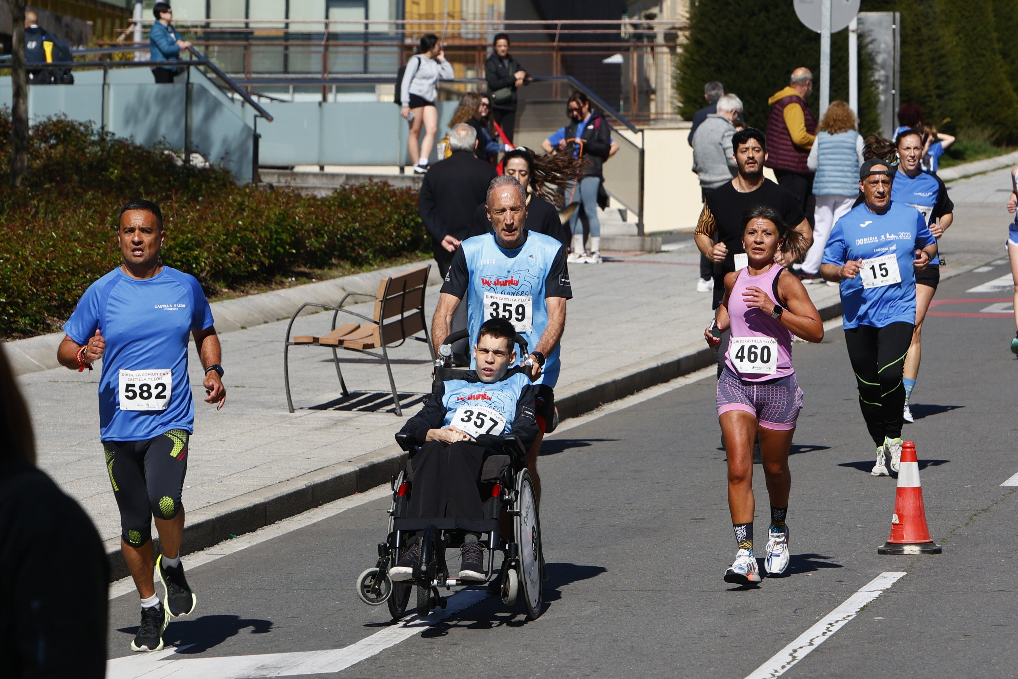 Un millar de participantes en la carrera por el Día de Castilla y León