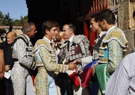 Javier Zulueta y Jesús de la Calzada, en el patio de cuadrillas de La Glorieta.