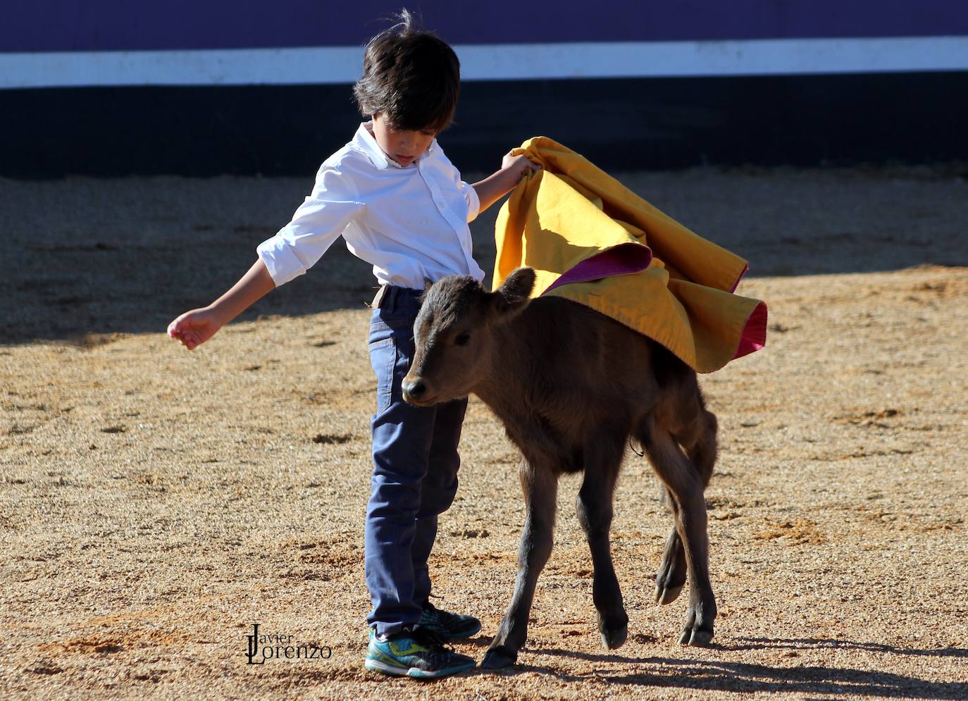 Esta es la primera foto que conservamos en nuestro archivo y publicada en La Gaceta. Data de agosto de 2014 y Marco Pérez tan solo contaba con 6 años de edad y ya mostraba su arte en Pedraza de Yeltes. 