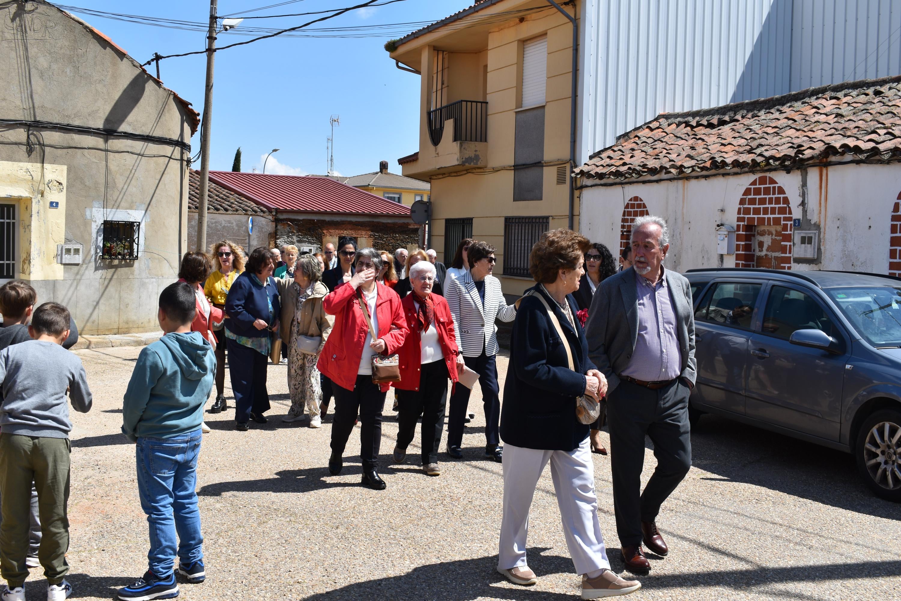 Doñinos abre el día grande de las fiestas de San Marcos con las citas religiosas y el reparto de vino y perronillas