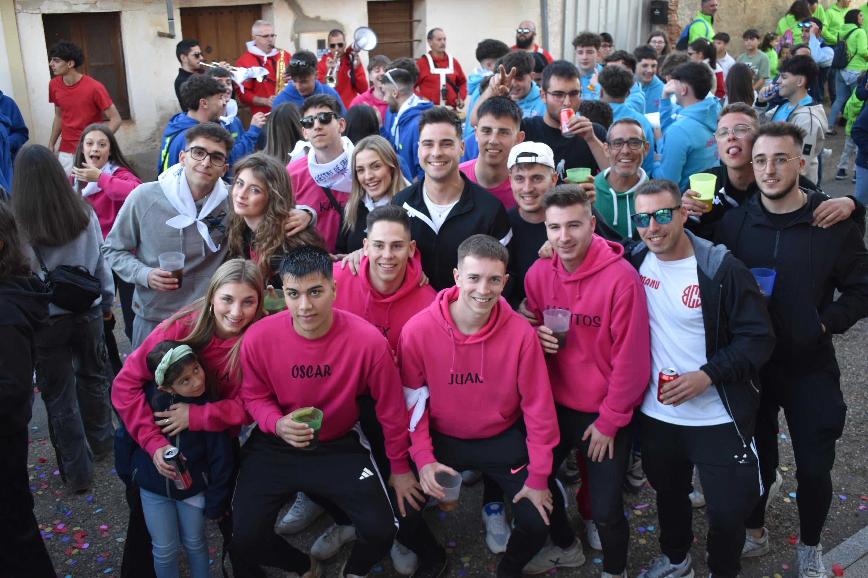 Estalla la fiesta en Doñinos de Salamanca con el chupinazo y el pregón oficial