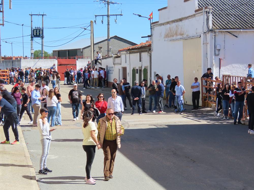 Bravura y juventud bajo un sol de justicia por las calles de Villoria