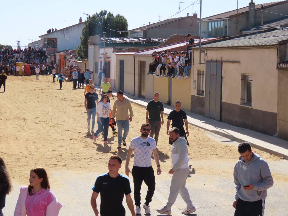 Bravura y juventud bajo un sol de justicia por las calles de Villoria