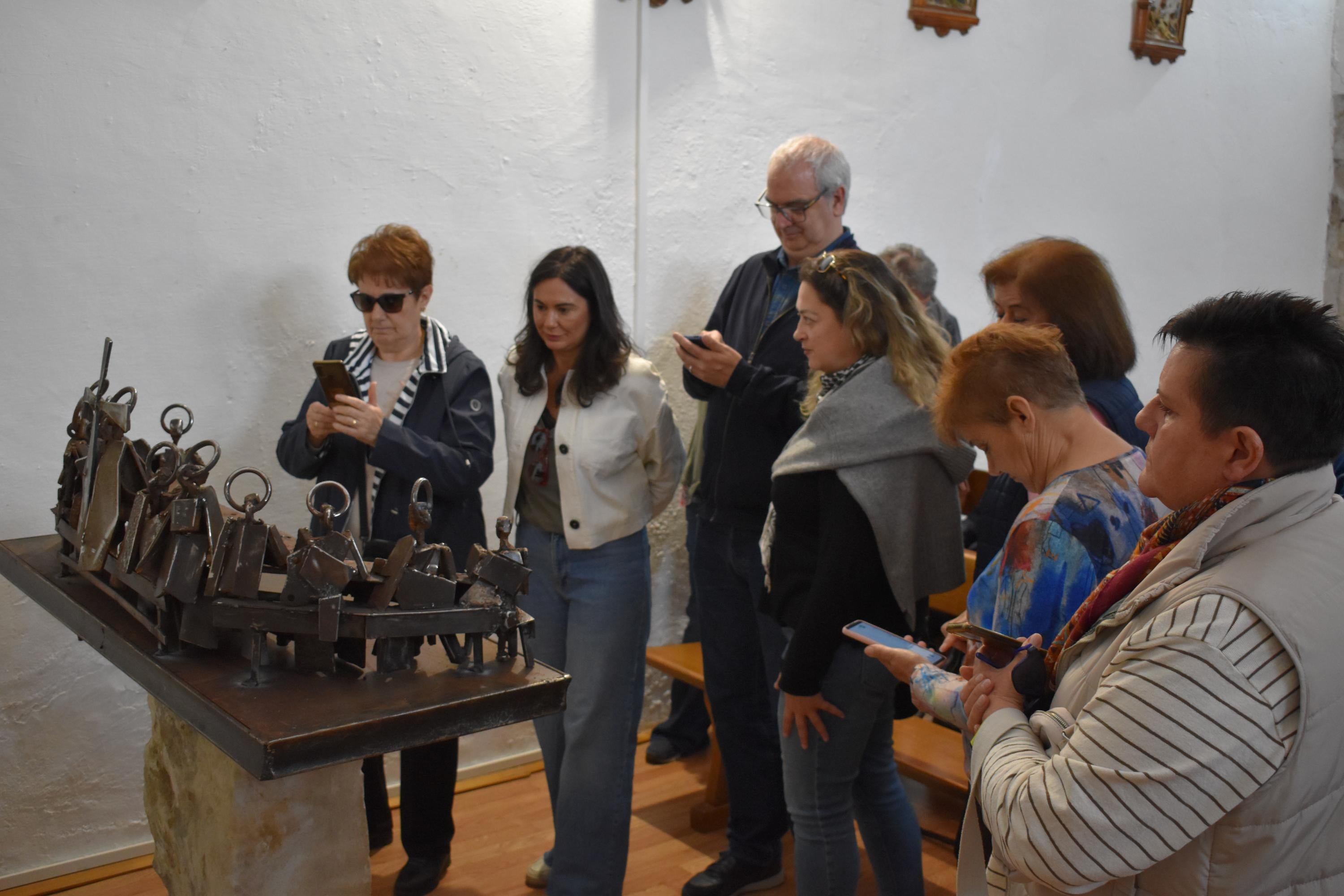 Torresmenudas suma una nueva obra escultórica sobre &quot;La última cena&quot; en la parroquia