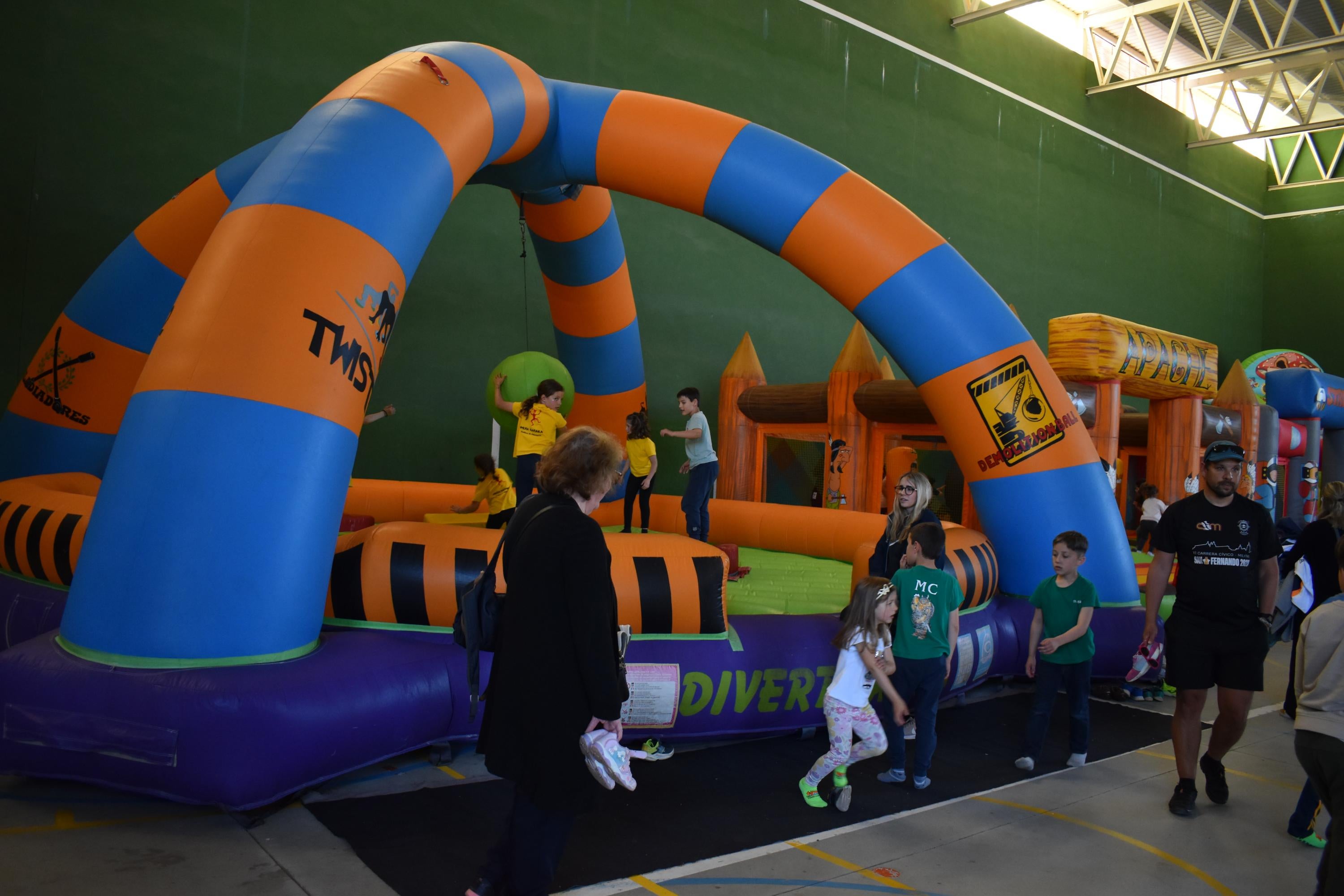 Las vaquillas y el encierro infantil con minibueyes, citas de éxito en las fiestas de Doñinos