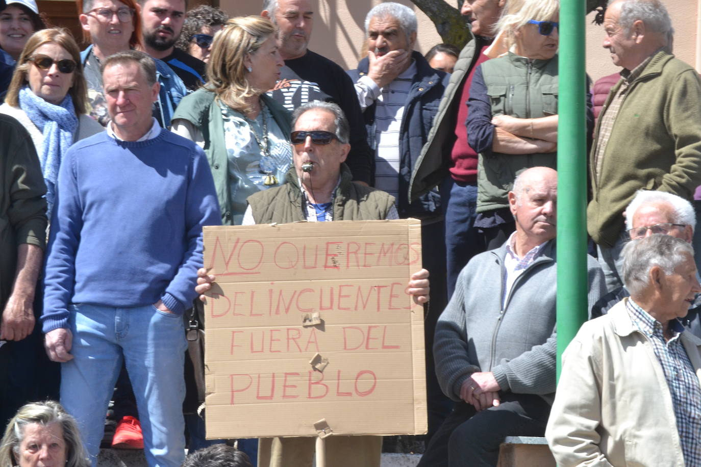 Los vecinos de Dios le Guarde muestran su hartazgo ante los robos: «Están saqueando nuestras casas. No podemos dormir»