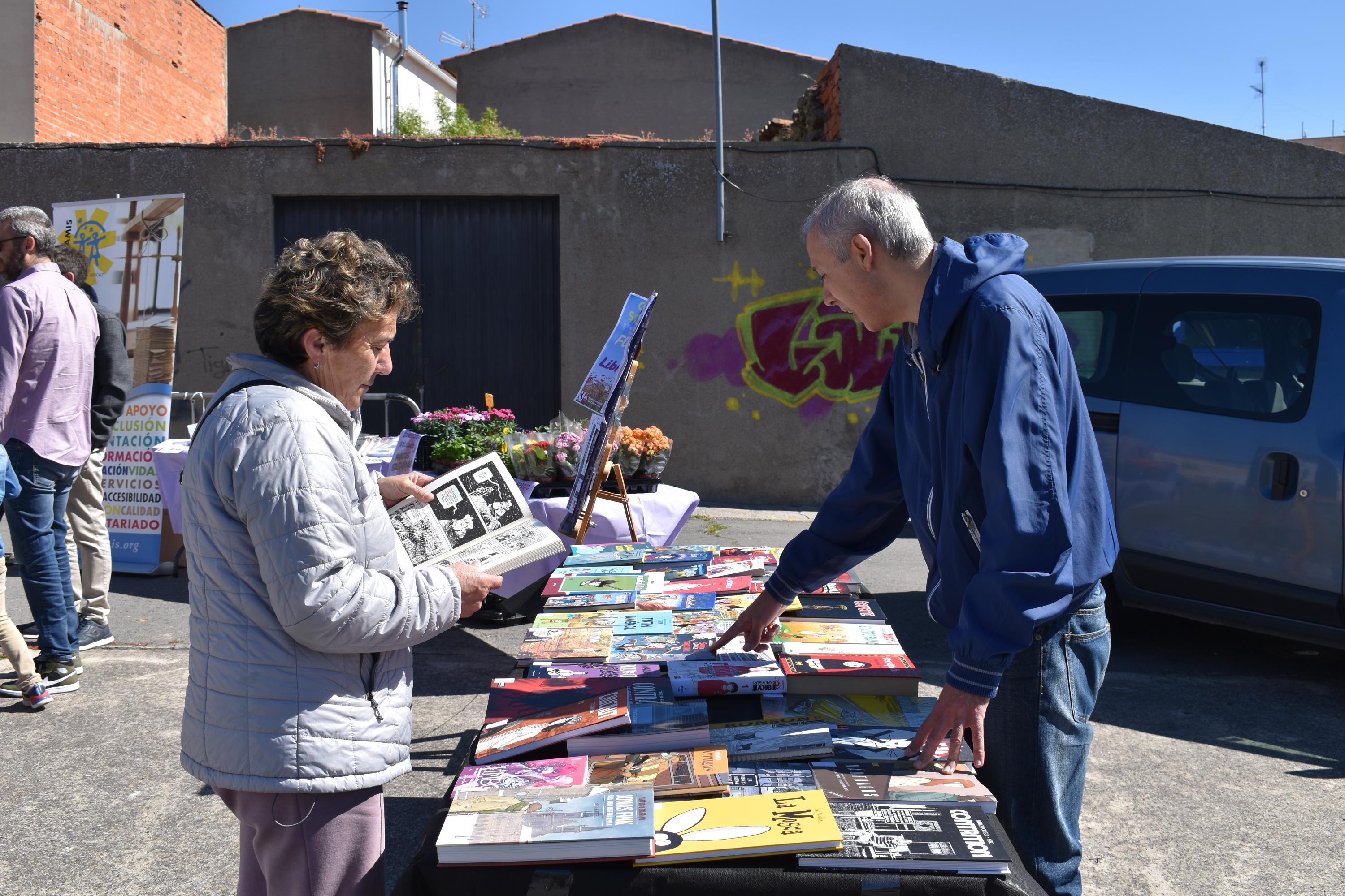 Cabrerizos disfruta de su particular Feria del Libro con tintes solidarios
