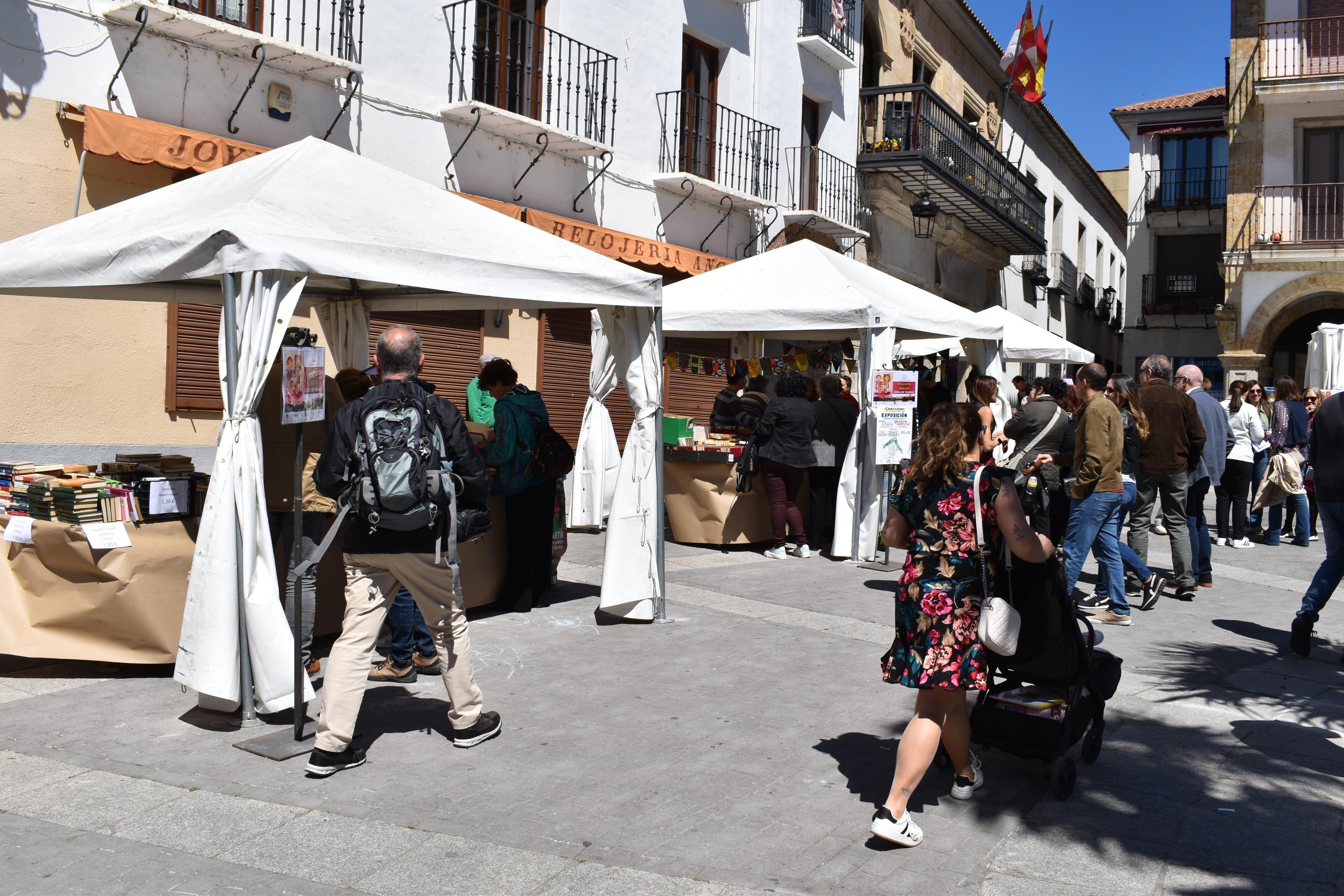 Libros, solidaridad y microrrelatos de esperanza en Alba de Tormes