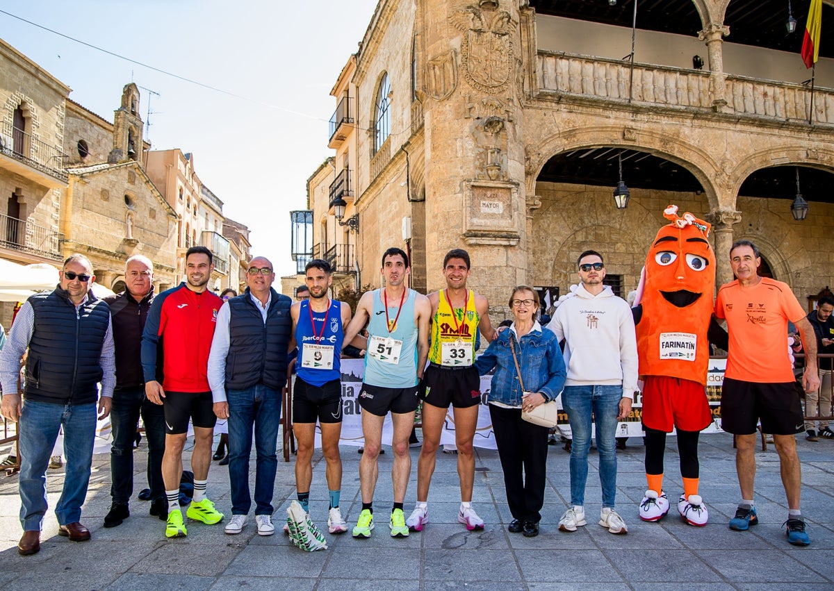 Imagen secundaria 1 - Cristiano Pereira y Gema Martín se llevan la Media Maratón de Ciudad Rodrigo en su mayoría de edad