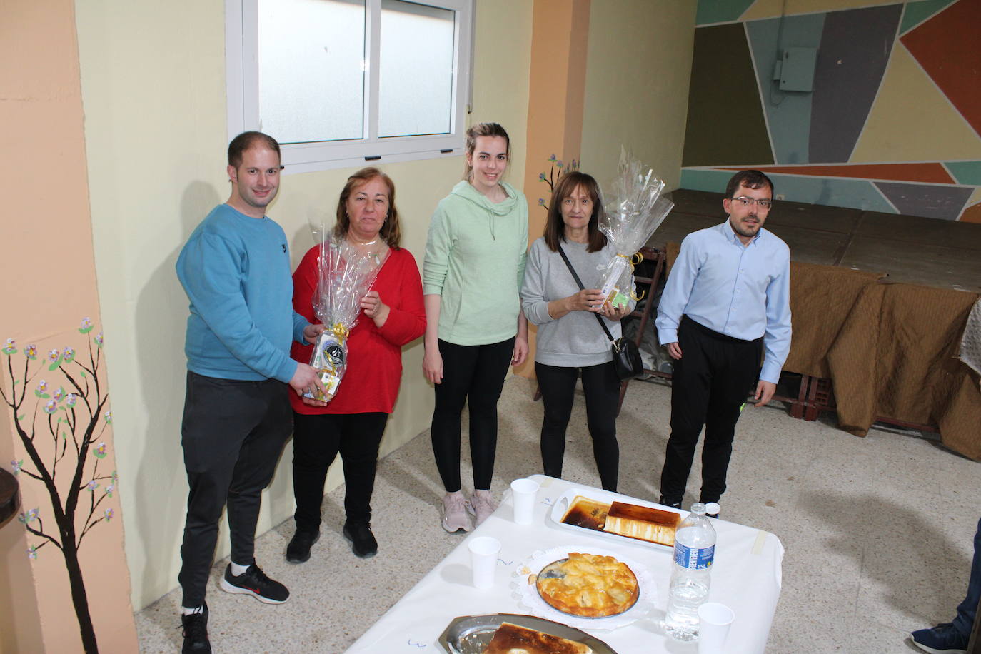 Pizarral disfruta del hornazo en la antesala del Lunes de Aguas