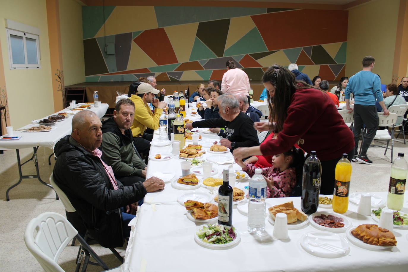 Pizarral disfruta del hornazo en la antesala del Lunes de Aguas