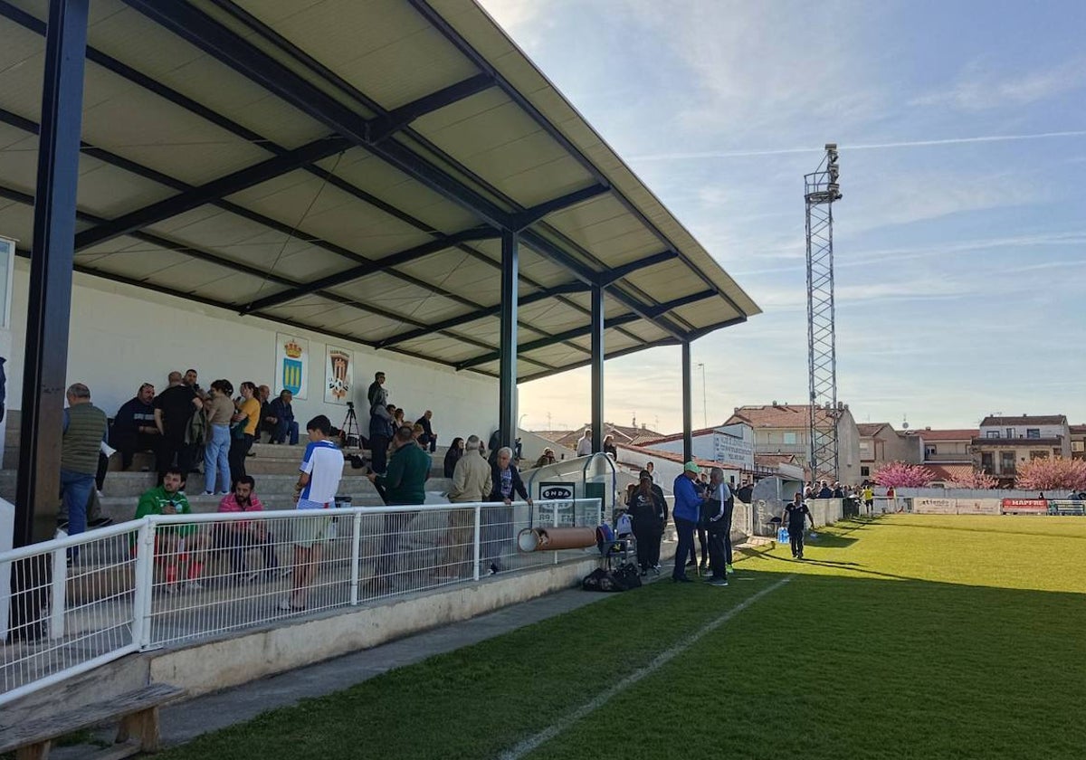 Inaudito: el Ciudad Rodrigo-La Virgen parado y a la espera de que un linier haga un viaje de 90 kilómetros