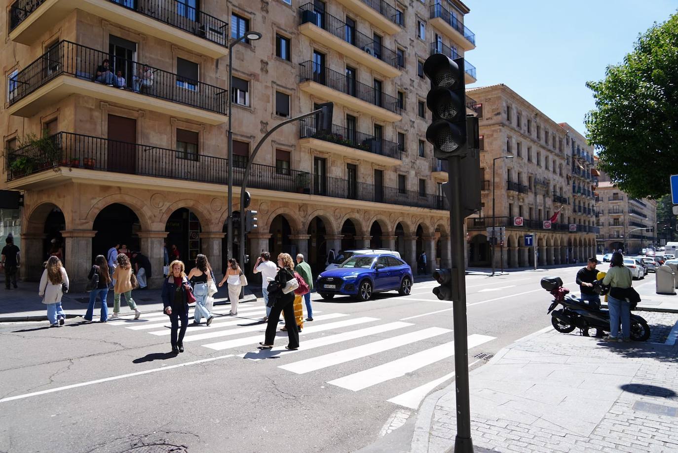 En imágenes: así ha vivido Salamanca un apagón histórico en el Lunes de Aguas
