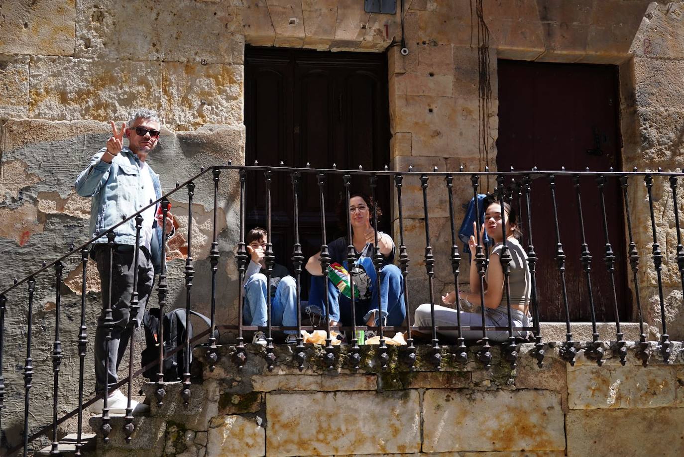 En imágenes: así ha vivido Salamanca un apagón histórico en el Lunes de Aguas