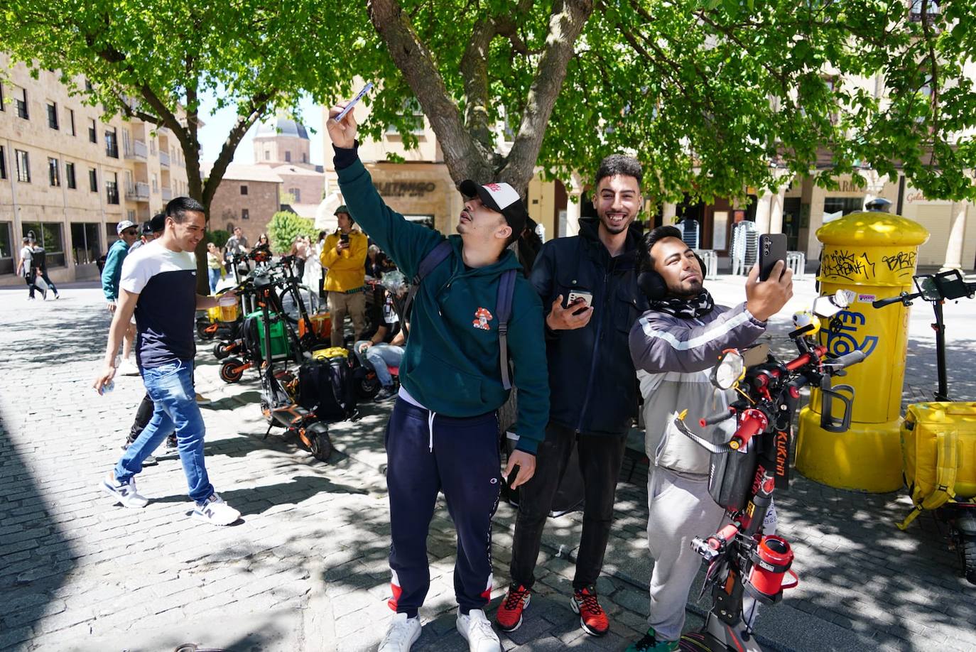 En imágenes: así ha vivido Salamanca un apagón histórico en el Lunes de Aguas
