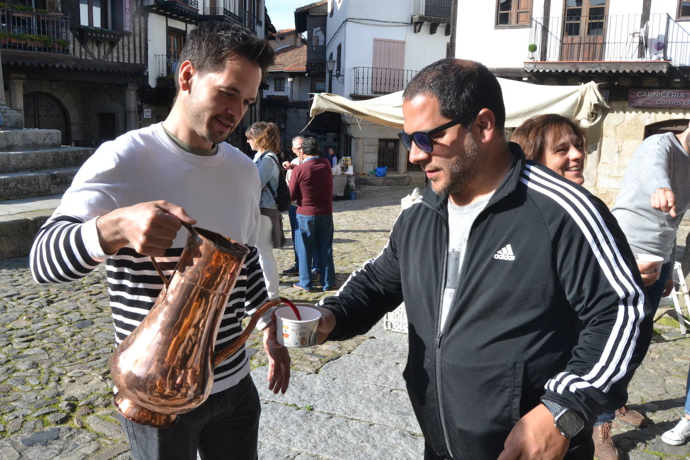 El Día del Trago envuelve en fiesta a La Alberca