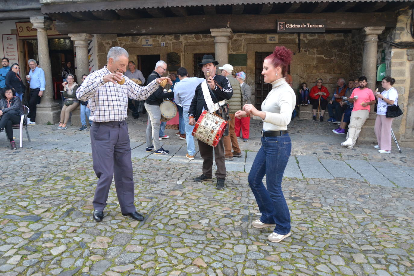 El Día del Trago envuelve en fiesta a La Alberca