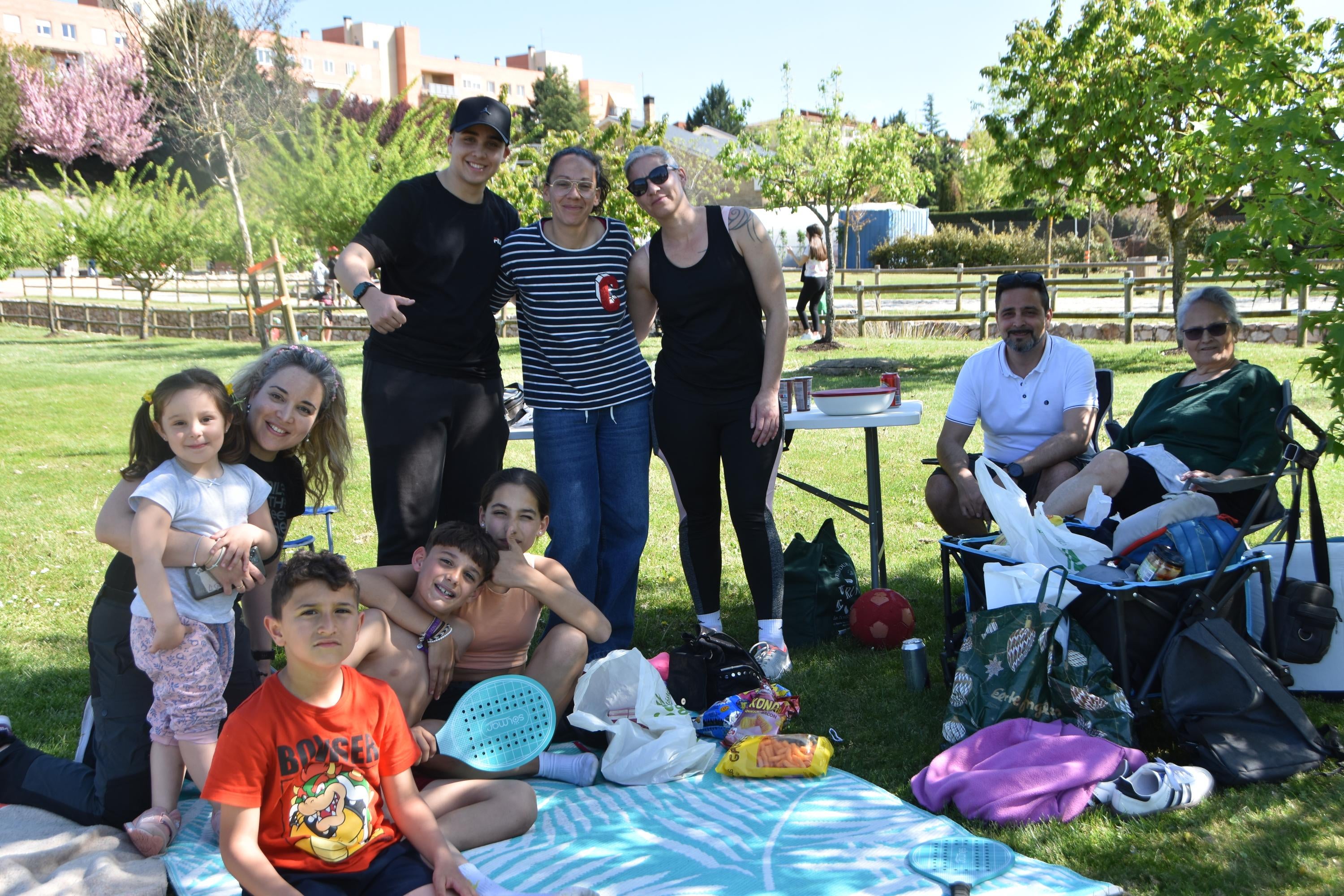 El alfoz celebra un Lunes de Aguas lleno de tradición y hornazo