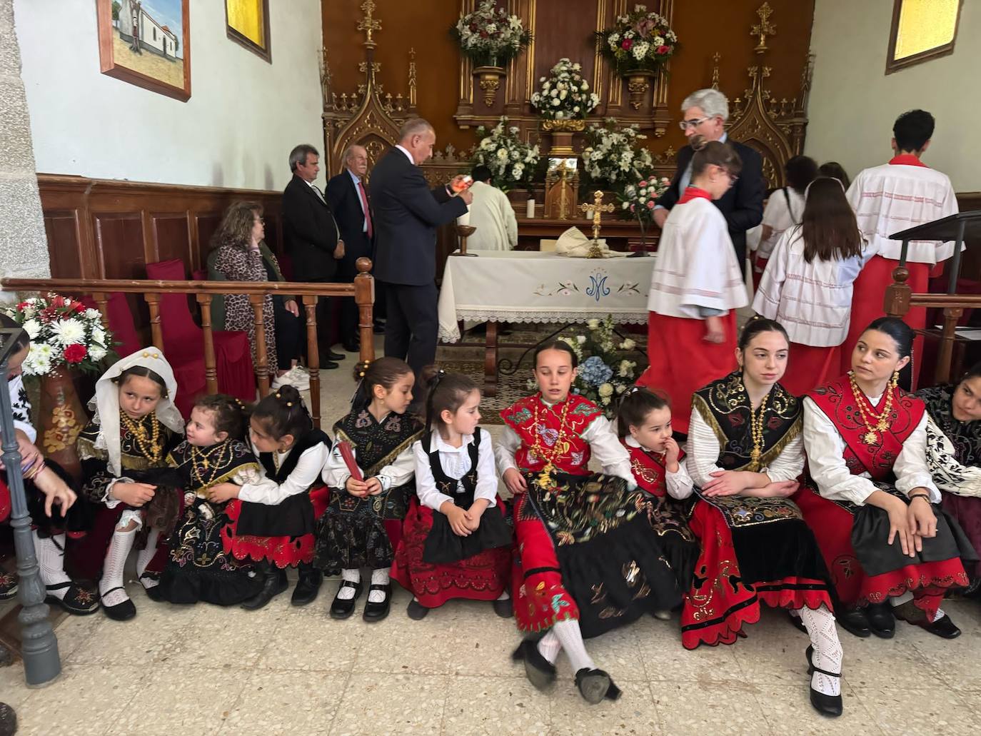 Linares de Riofrío disfruta de un intenso día en honor a la Virgen del Buen Suceso