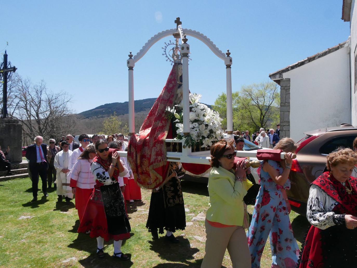 Linares de Riofrío disfruta de un intenso día en honor a la Virgen del Buen Suceso