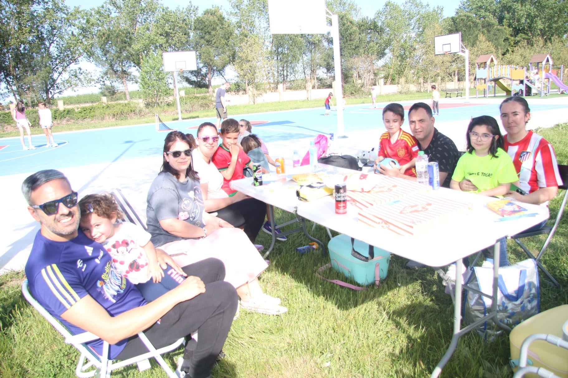 El alfoz celebra un Lunes de Aguas lleno de tradición y hornazo