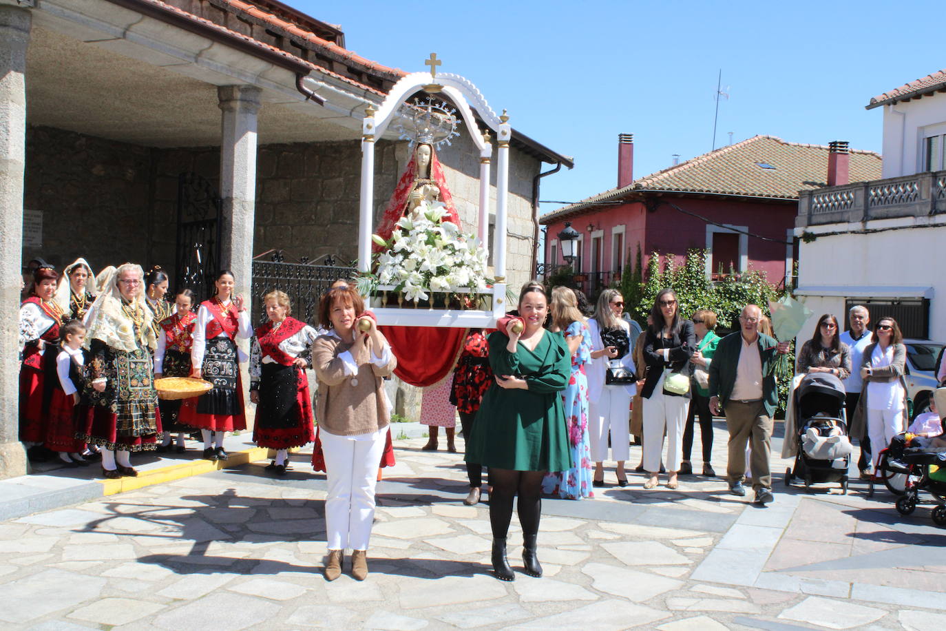 Linares de Riofrío disfruta de un intenso día en honor a la Virgen del Buen Suceso